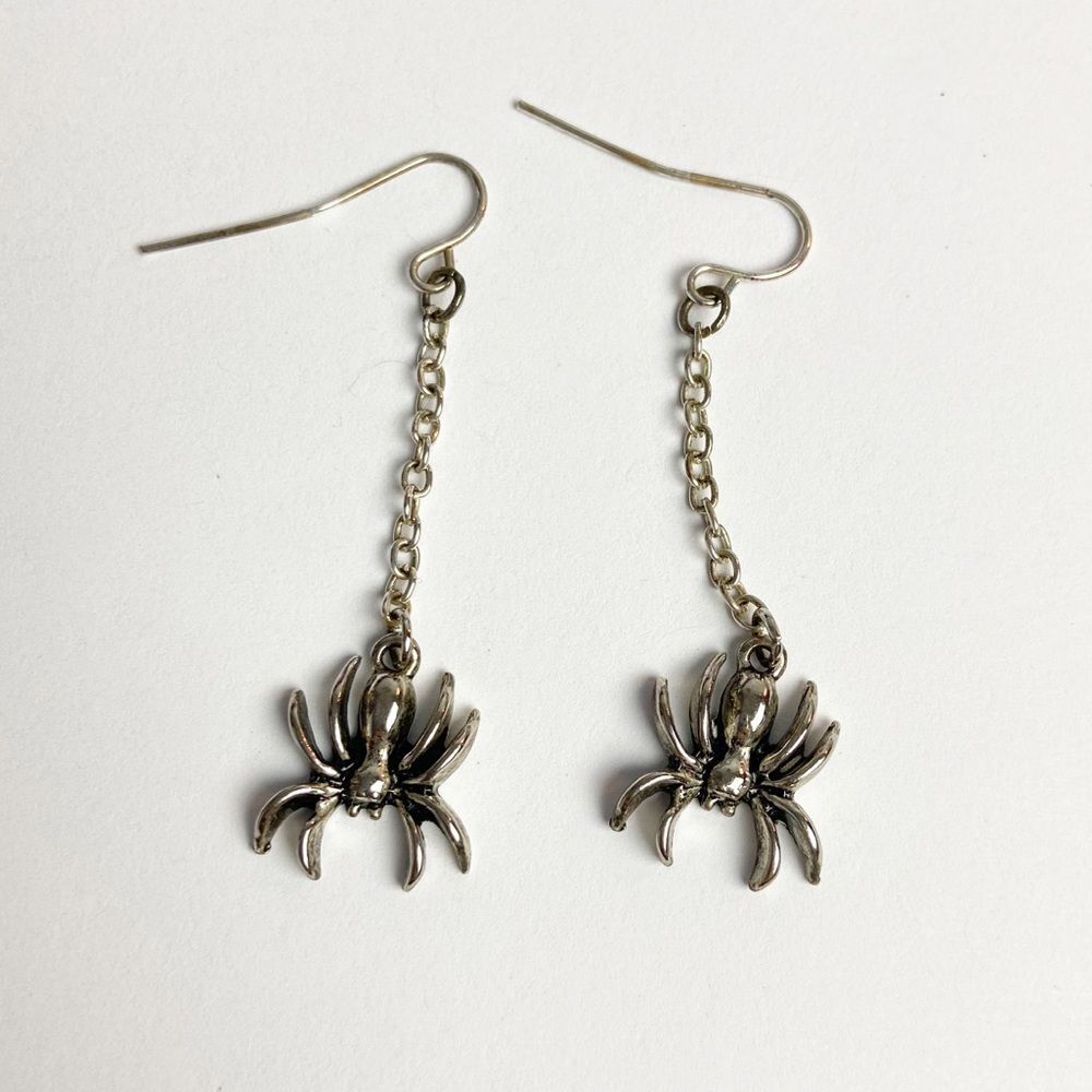 Silver spider drop chain earrings